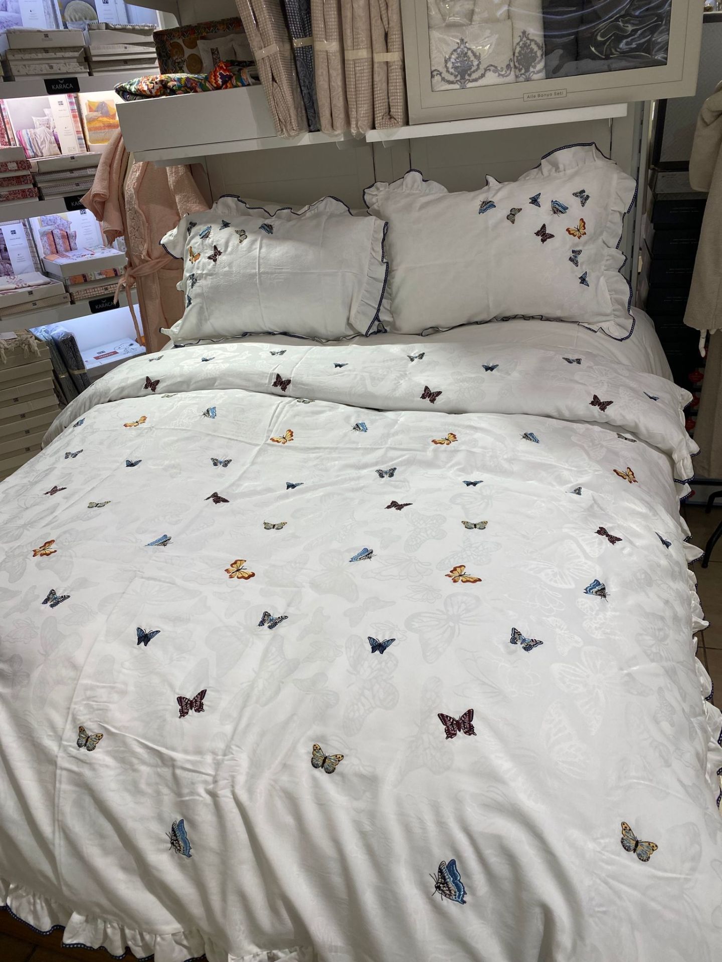 LAURA KREM ÇİFT KİŞİLİK NEVRESİM TAKIMI